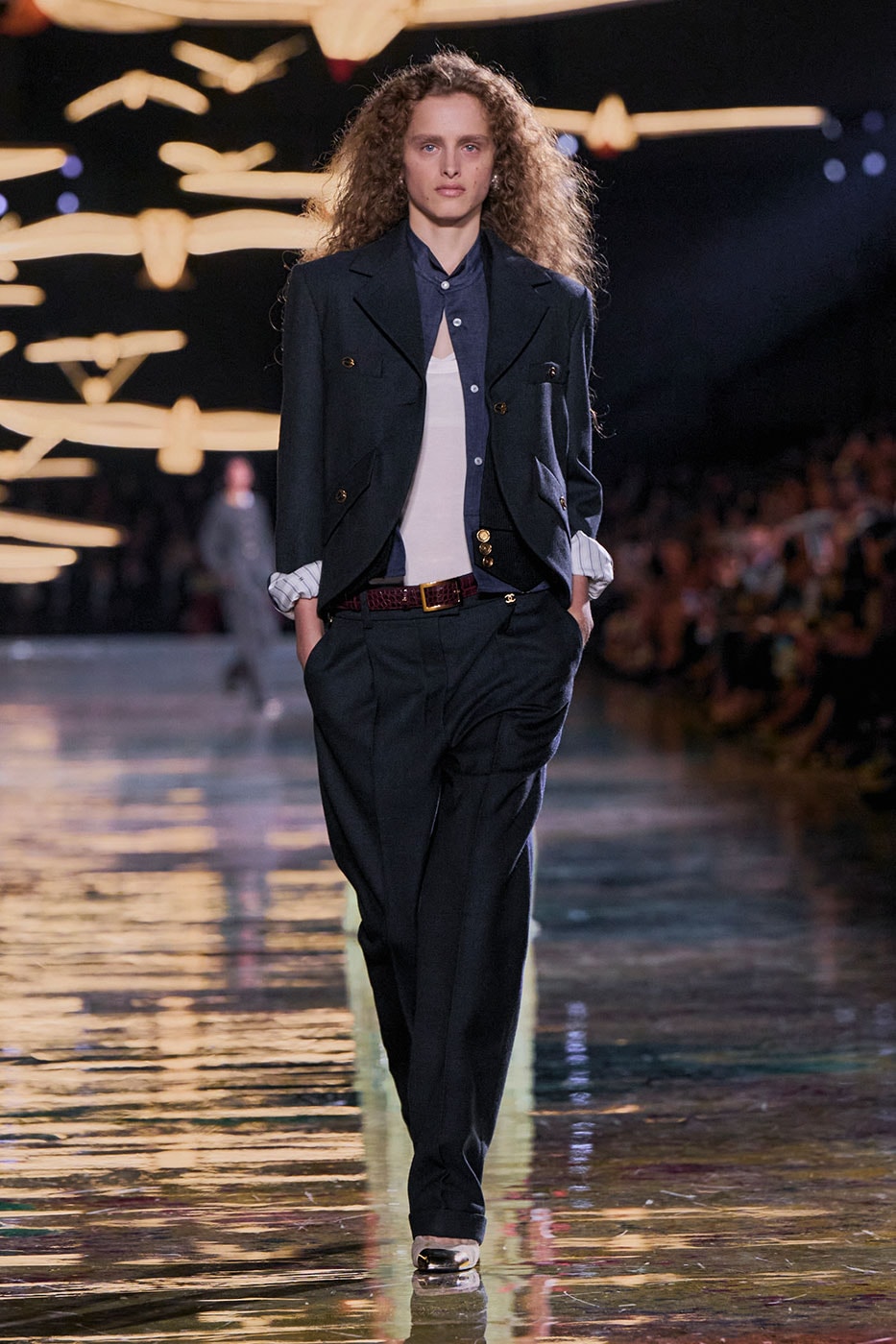 Matthieu Blazy Reimagines the Layered Legacies of Gabrielle Chanel for SS27 Nicole Kidman, Ayo Edebiri, Pedro Pascal, Kristen Wiig, Dua Lipa, and Alexa Demie britney spears gimme more flock of birds migration