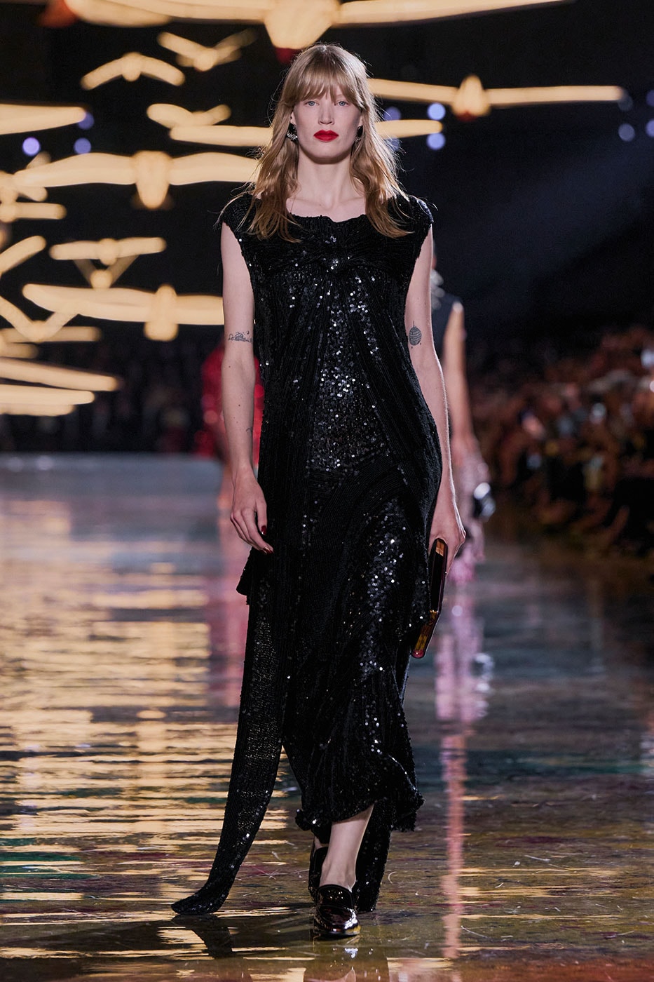 Matthieu Blazy Reimagines the Layered Legacies of Gabrielle Chanel for SS27 Nicole Kidman, Ayo Edebiri, Pedro Pascal, Kristen Wiig, Dua Lipa, and Alexa Demie britney spears gimme more flock of birds migration