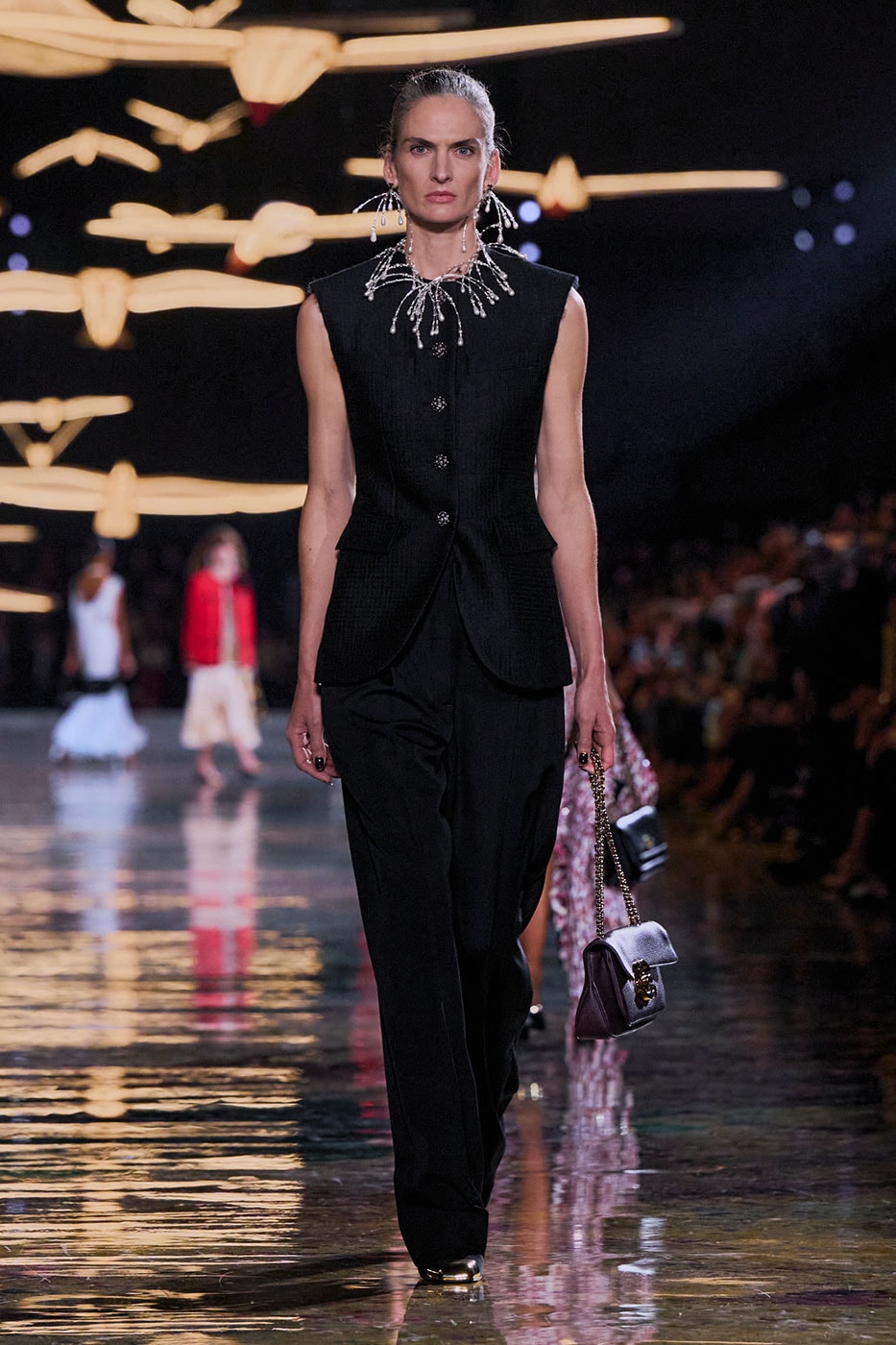 Matthieu Blazy Reimagines the Layered Legacies of Gabrielle Chanel for SS27 Nicole Kidman, Ayo Edebiri, Pedro Pascal, Kristen Wiig, Dua Lipa, and Alexa Demie britney spears gimme more flock of birds migration
