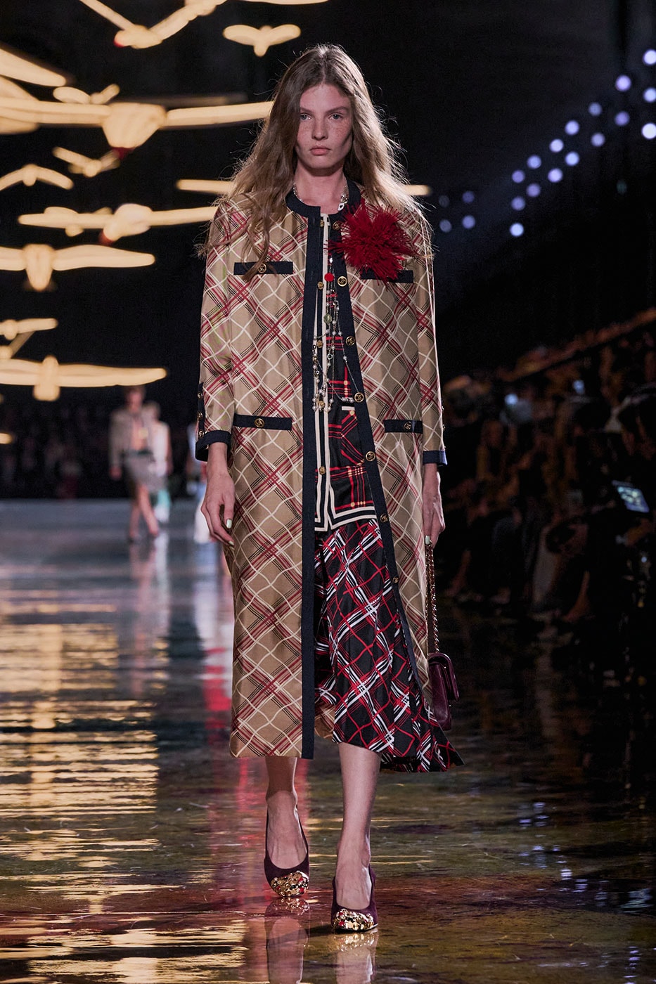 Matthieu Blazy Reimagines the Layered Legacies of Gabrielle Chanel for SS27 Nicole Kidman, Ayo Edebiri, Pedro Pascal, Kristen Wiig, Dua Lipa, and Alexa Demie britney spears gimme more flock of birds migration