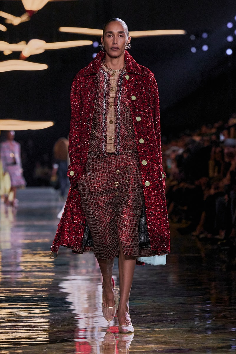 Matthieu Blazy Reimagines the Layered Legacies of Gabrielle Chanel for SS27 Nicole Kidman, Ayo Edebiri, Pedro Pascal, Kristen Wiig, Dua Lipa, and Alexa Demie britney spears gimme more flock of birds migration