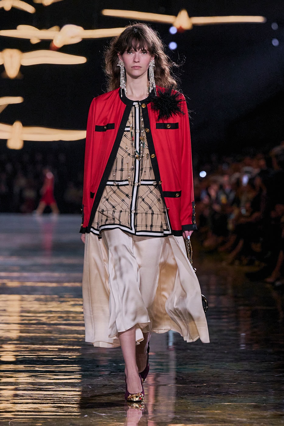 Matthieu Blazy Reimagines the Layered Legacies of Gabrielle Chanel for SS27 Nicole Kidman, Ayo Edebiri, Pedro Pascal, Kristen Wiig, Dua Lipa, and Alexa Demie britney spears gimme more flock of birds migration