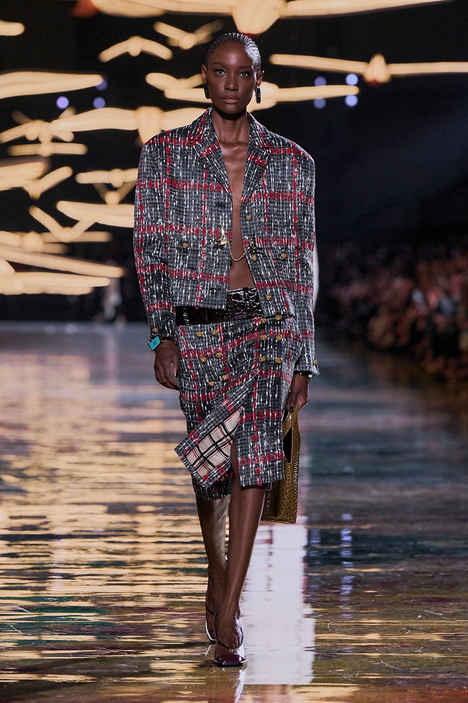 Matthieu Blazy Reimagines the Layered Legacies of Gabrielle Chanel for SS27 Nicole Kidman, Ayo Edebiri, Pedro Pascal, Kristen Wiig, Dua Lipa, and Alexa Demie britney spears gimme more flock of birds migration