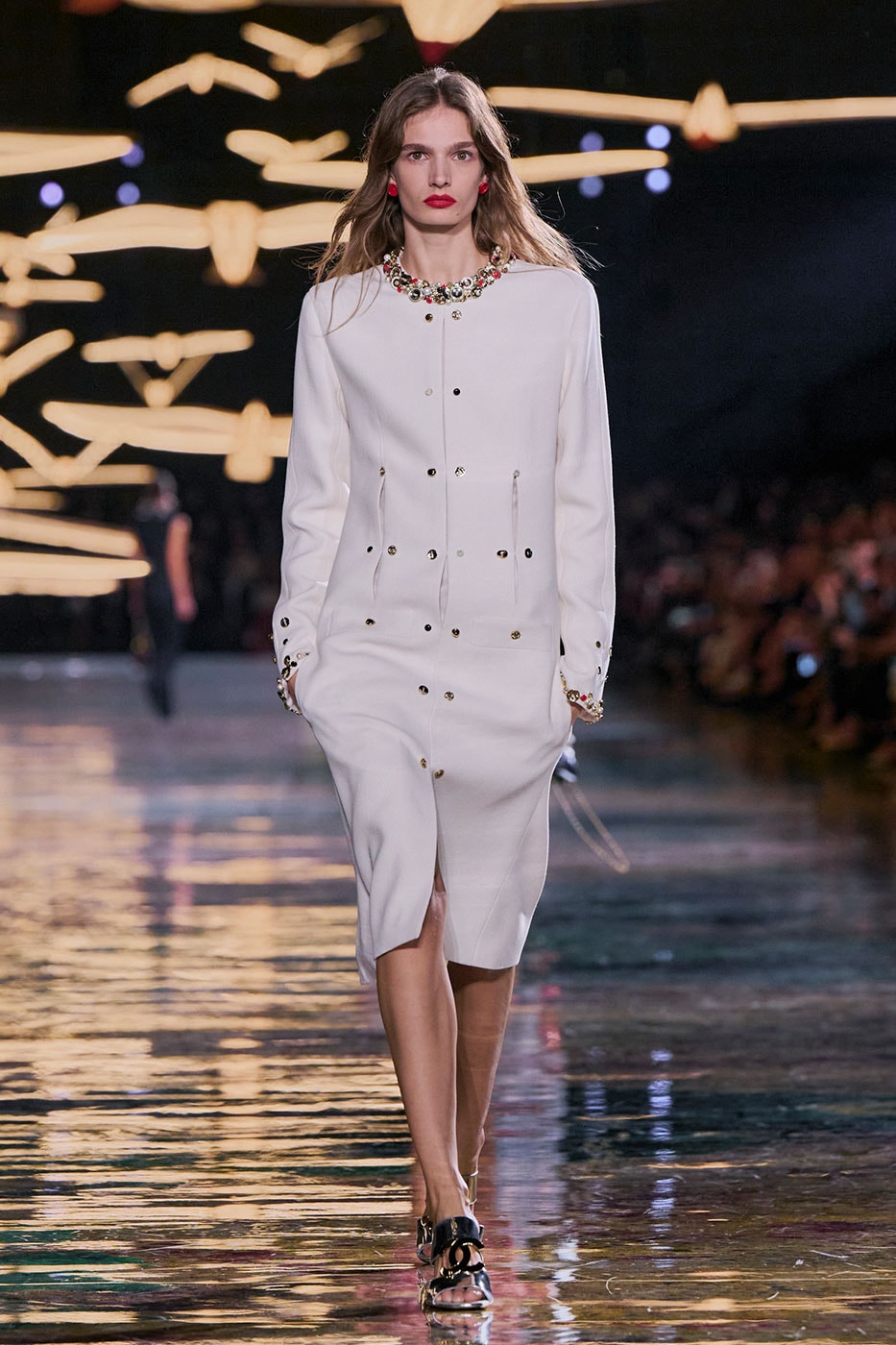 Matthieu Blazy Reimagines the Layered Legacies of Gabrielle Chanel for SS27 Nicole Kidman, Ayo Edebiri, Pedro Pascal, Kristen Wiig, Dua Lipa, and Alexa Demie britney spears gimme more flock of birds migration