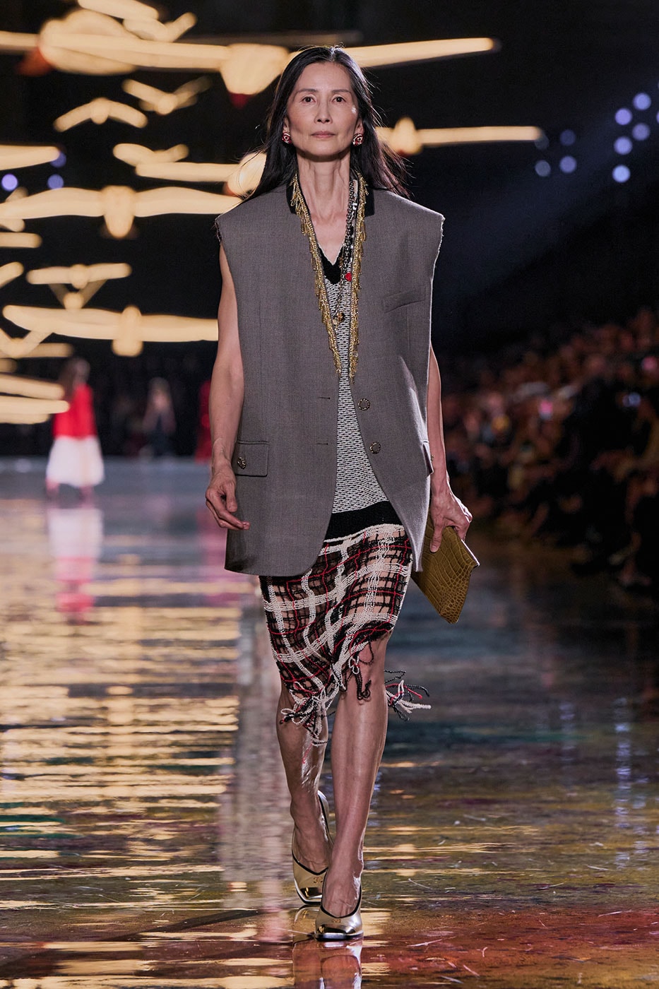 Matthieu Blazy Reimagines the Layered Legacies of Gabrielle Chanel for SS27 Nicole Kidman, Ayo Edebiri, Pedro Pascal, Kristen Wiig, Dua Lipa, and Alexa Demie britney spears gimme more flock of birds migration