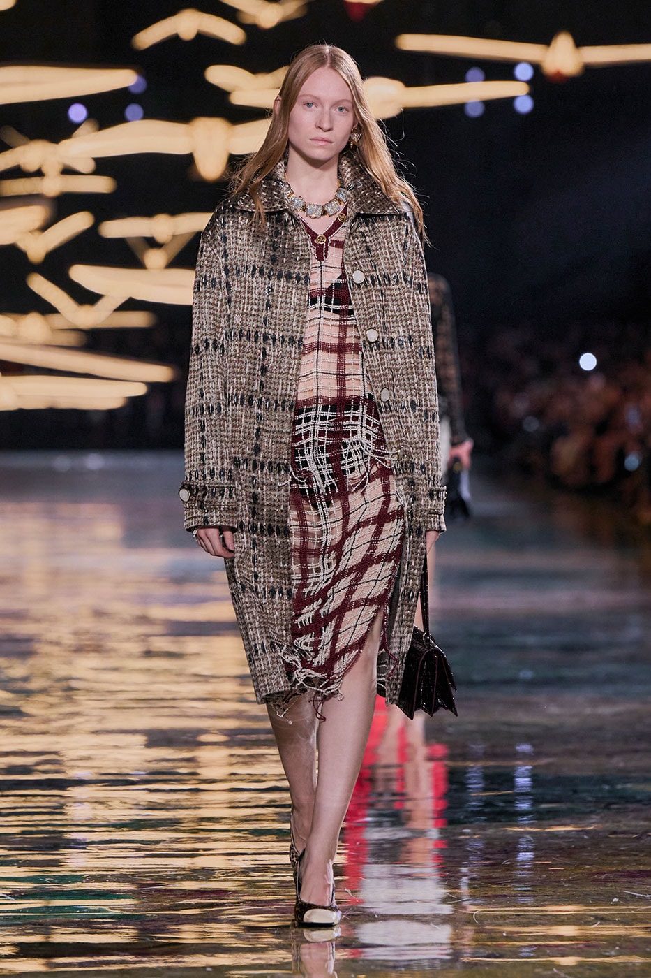 Matthieu Blazy Reimagines the Layered Legacies of Gabrielle Chanel for SS27 Nicole Kidman, Ayo Edebiri, Pedro Pascal, Kristen Wiig, Dua Lipa, and Alexa Demie britney spears gimme more flock of birds migration