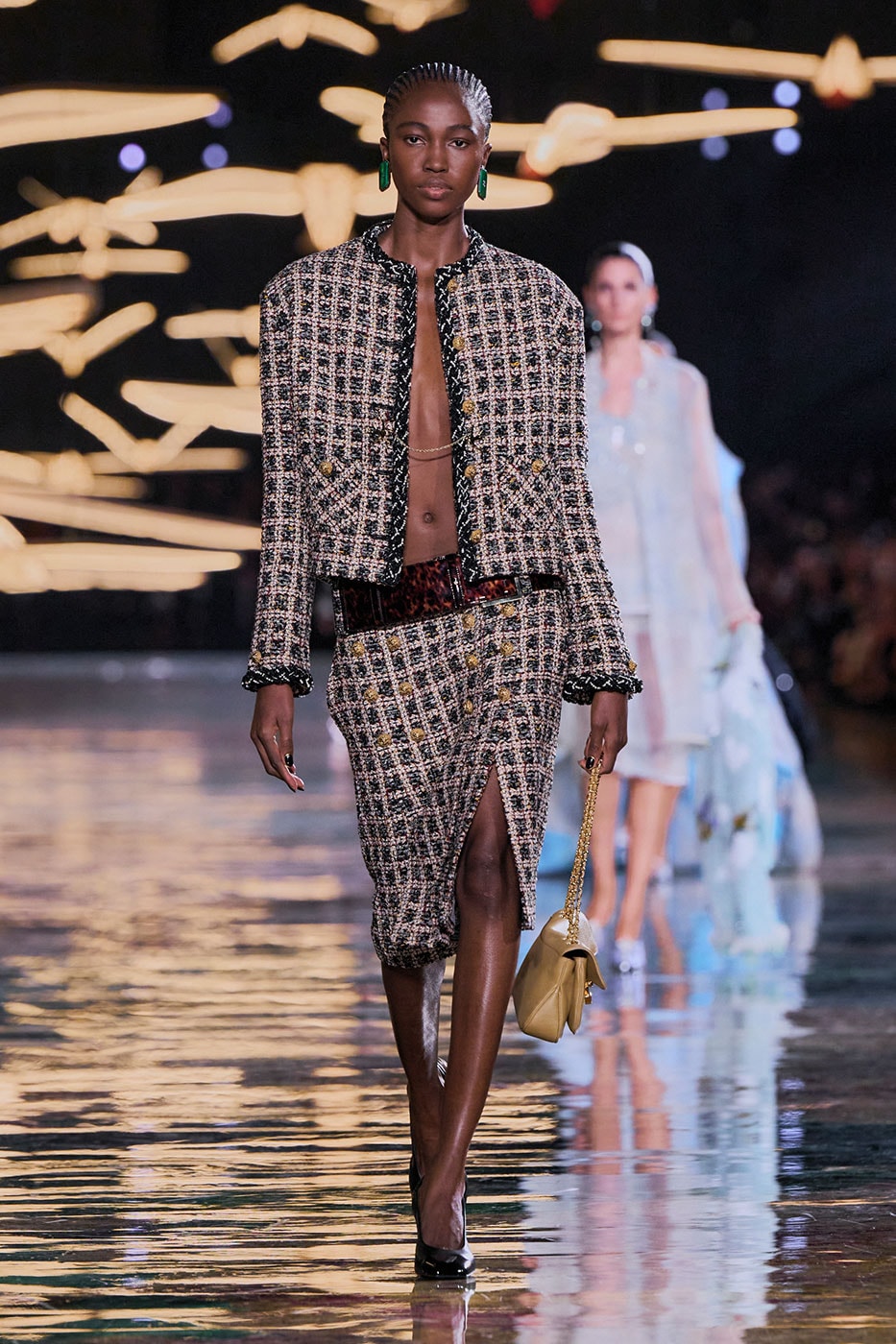 Matthieu Blazy Reimagines the Layered Legacies of Gabrielle Chanel for SS27 Nicole Kidman, Ayo Edebiri, Pedro Pascal, Kristen Wiig, Dua Lipa, and Alexa Demie britney spears gimme more flock of birds migration