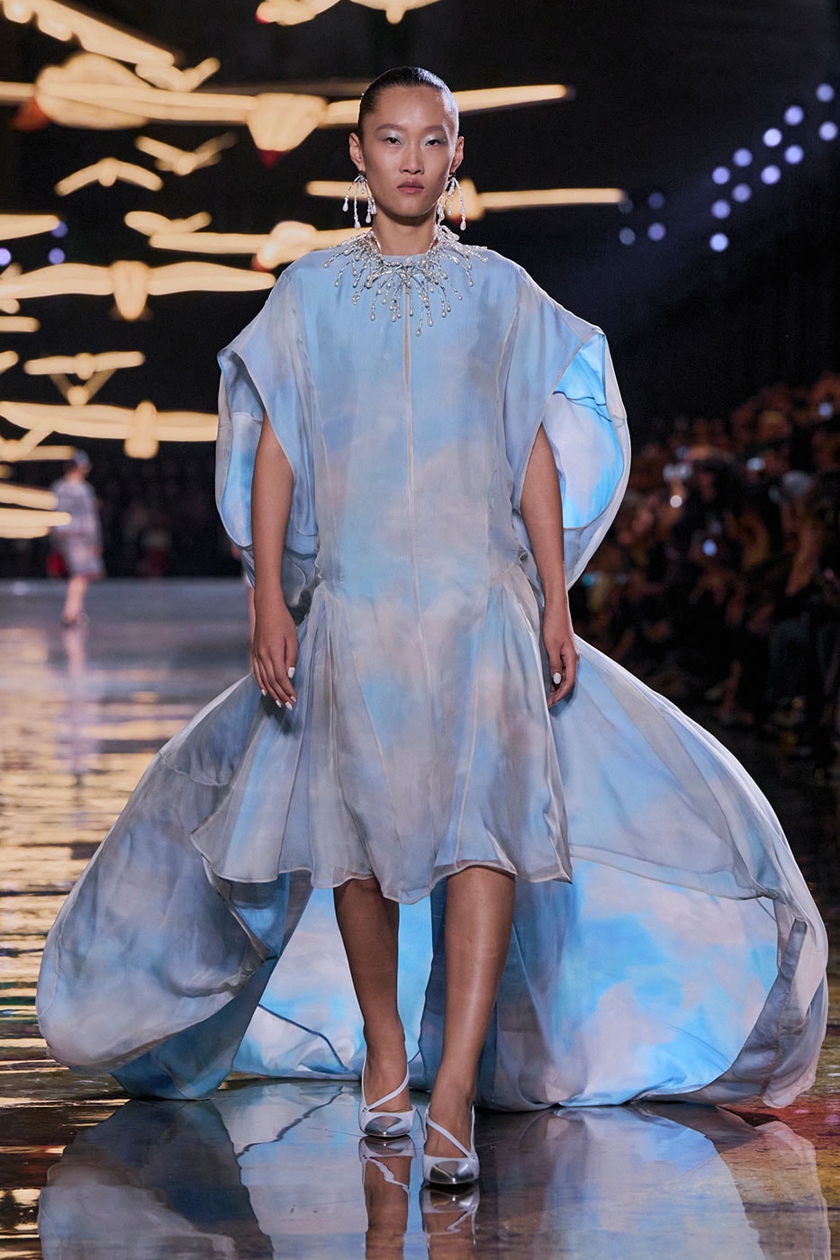 Matthieu Blazy Reimagines the Layered Legacies of Gabrielle Chanel for SS27 Nicole Kidman, Ayo Edebiri, Pedro Pascal, Kristen Wiig, Dua Lipa, and Alexa Demie britney spears gimme more flock of birds migration