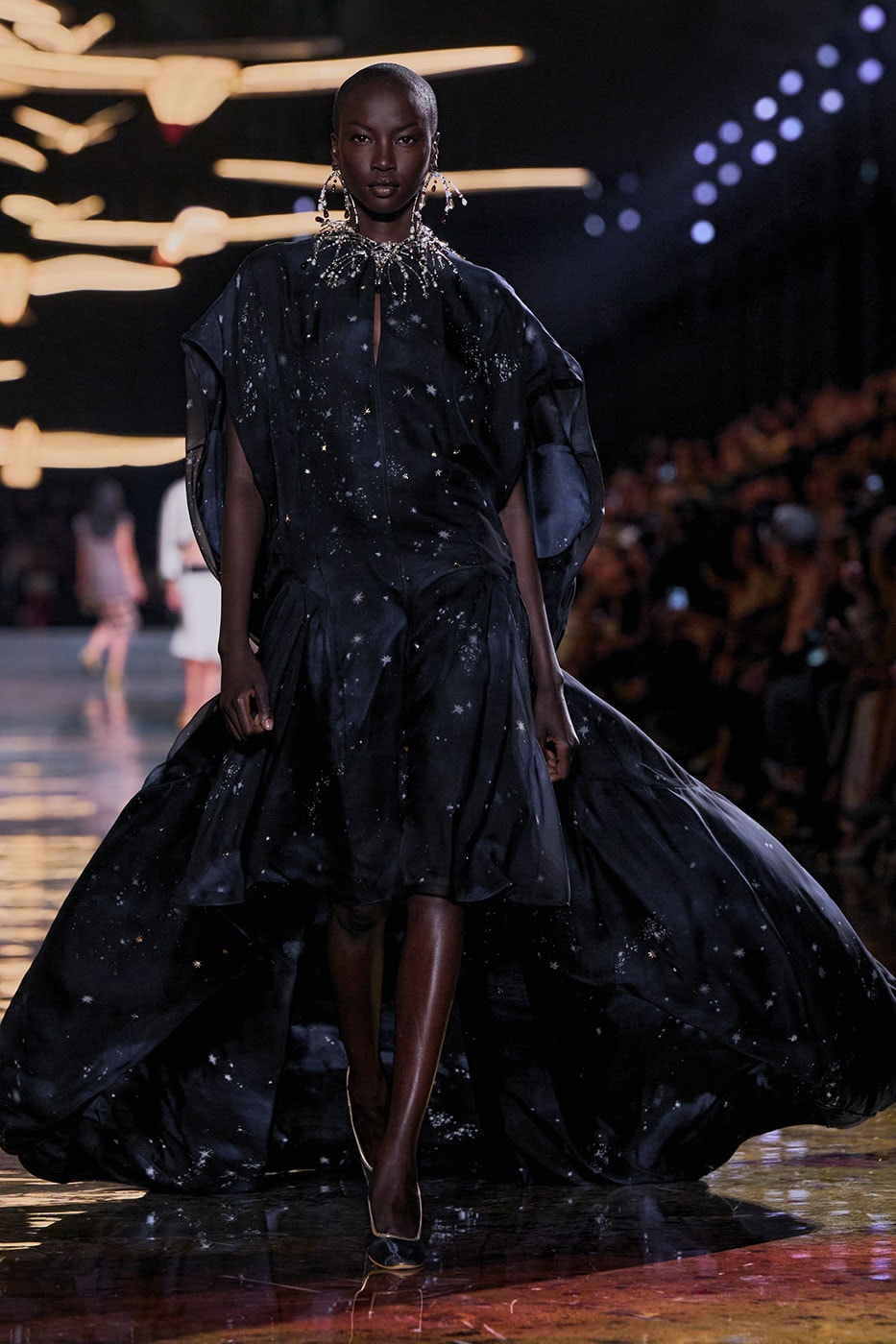 Matthieu Blazy Reimagines the Layered Legacies of Gabrielle Chanel for SS27 Nicole Kidman, Ayo Edebiri, Pedro Pascal, Kristen Wiig, Dua Lipa, and Alexa Demie britney spears gimme more flock of birds migration
