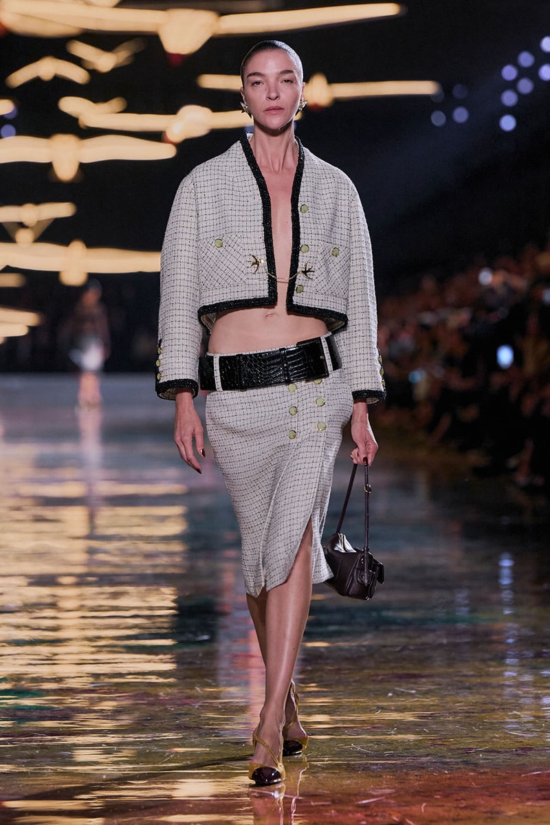 Matthieu Blazy Reimagines the Layered Legacies of Gabrielle Chanel for SS27 Nicole Kidman, Ayo Edebiri, Pedro Pascal, Kristen Wiig, Dua Lipa, and Alexa Demie britney spears gimme more flock of birds migration