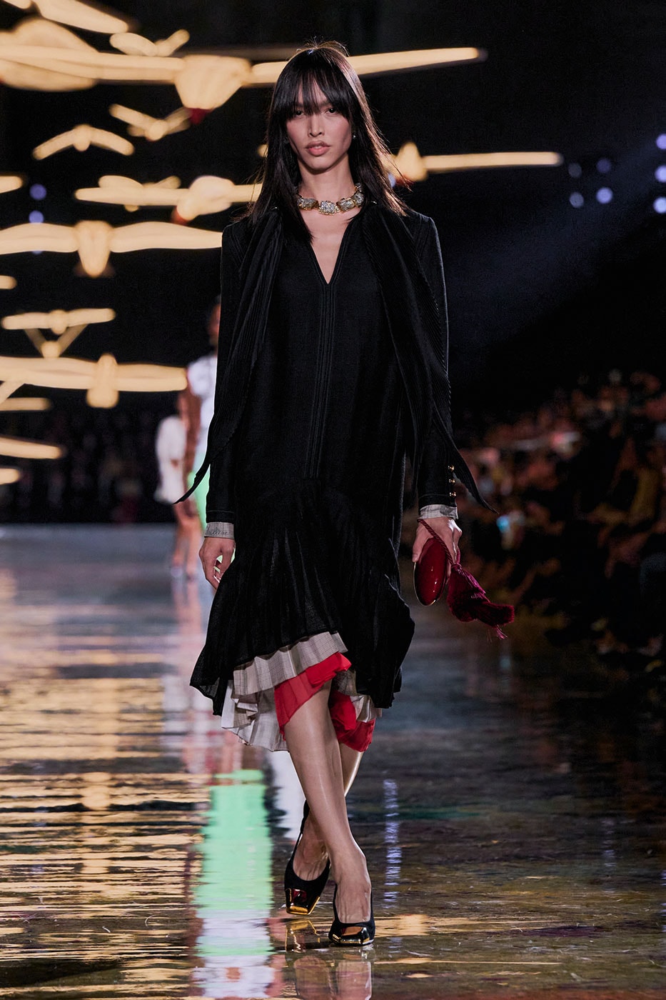 Matthieu Blazy Reimagines the Layered Legacies of Gabrielle Chanel for SS27 Nicole Kidman, Ayo Edebiri, Pedro Pascal, Kristen Wiig, Dua Lipa, and Alexa Demie britney spears gimme more flock of birds migration