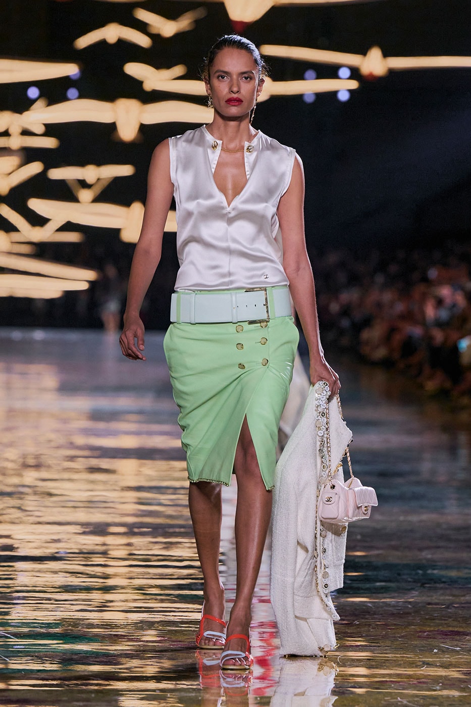 Matthieu Blazy Reimagines the Layered Legacies of Gabrielle Chanel for SS27 Nicole Kidman, Ayo Edebiri, Pedro Pascal, Kristen Wiig, Dua Lipa, and Alexa Demie britney spears gimme more flock of birds migration