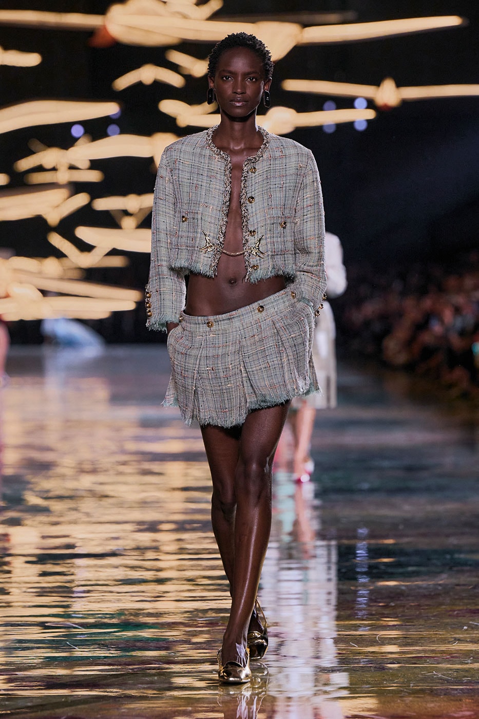 Matthieu Blazy Reimagines the Layered Legacies of Gabrielle Chanel for SS27 Nicole Kidman, Ayo Edebiri, Pedro Pascal, Kristen Wiig, Dua Lipa, and Alexa Demie britney spears gimme more flock of birds migration