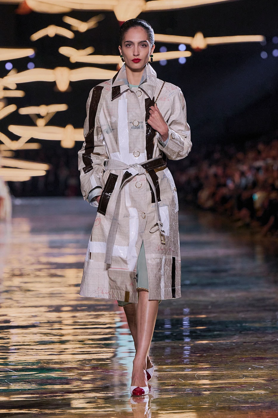 Matthieu Blazy Reimagines the Layered Legacies of Gabrielle Chanel for SS27 Nicole Kidman, Ayo Edebiri, Pedro Pascal, Kristen Wiig, Dua Lipa, and Alexa Demie britney spears gimme more flock of birds migration