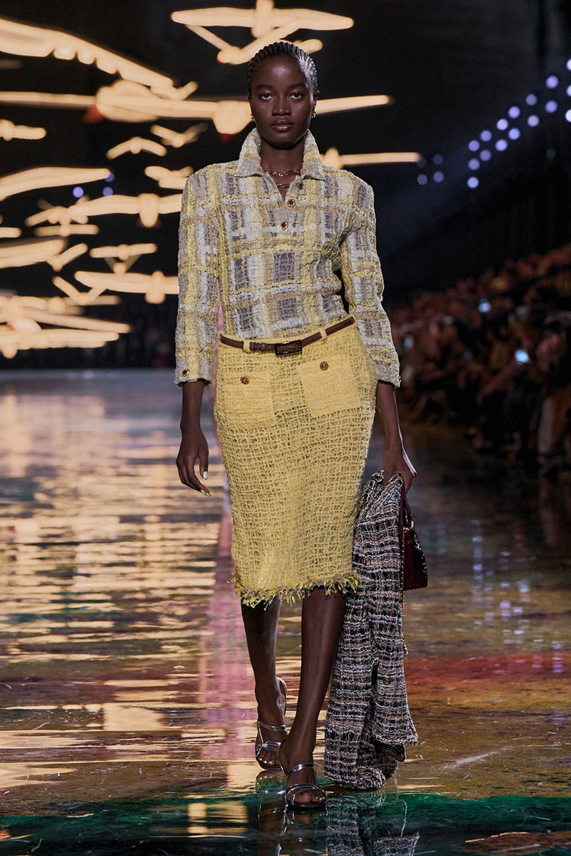 Matthieu Blazy Reimagines the Layered Legacies of Gabrielle Chanel for SS27 Nicole Kidman, Ayo Edebiri, Pedro Pascal, Kristen Wiig, Dua Lipa, and Alexa Demie britney spears gimme more flock of birds migration