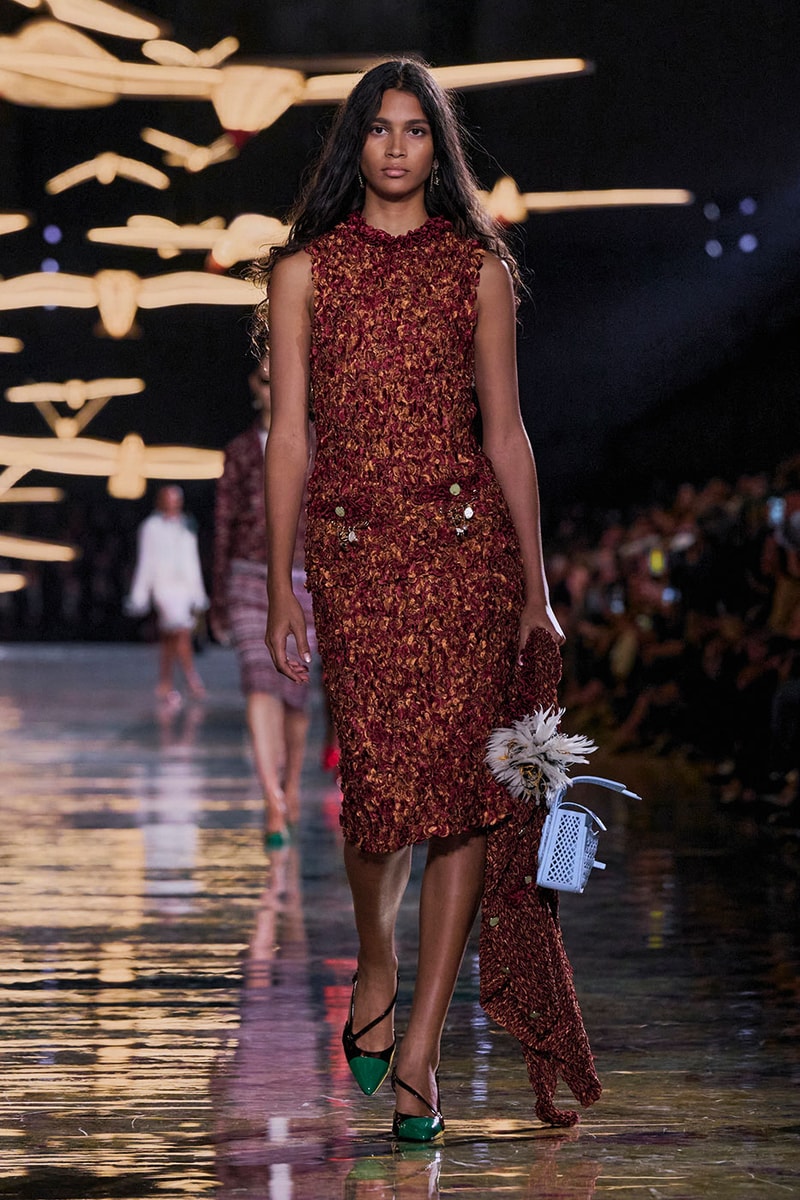 Matthieu Blazy Reimagines the Layered Legacies of Gabrielle Chanel for SS27 Nicole Kidman, Ayo Edebiri, Pedro Pascal, Kristen Wiig, Dua Lipa, and Alexa Demie britney spears gimme more flock of birds migration