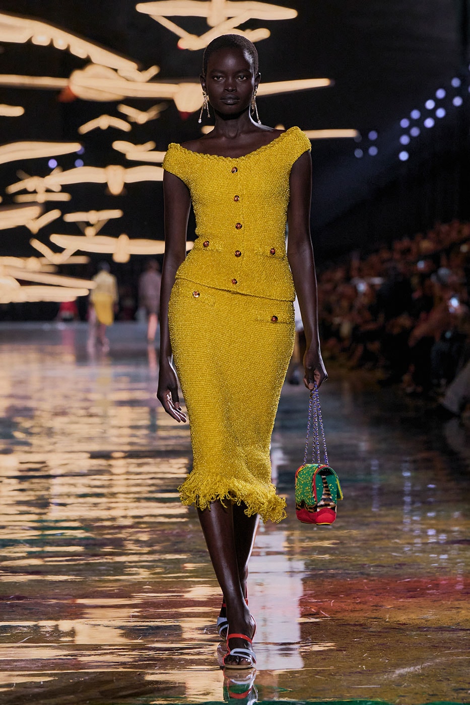Matthieu Blazy Reimagines the Layered Legacies of Gabrielle Chanel for SS27 Nicole Kidman, Ayo Edebiri, Pedro Pascal, Kristen Wiig, Dua Lipa, and Alexa Demie britney spears gimme more flock of birds migration