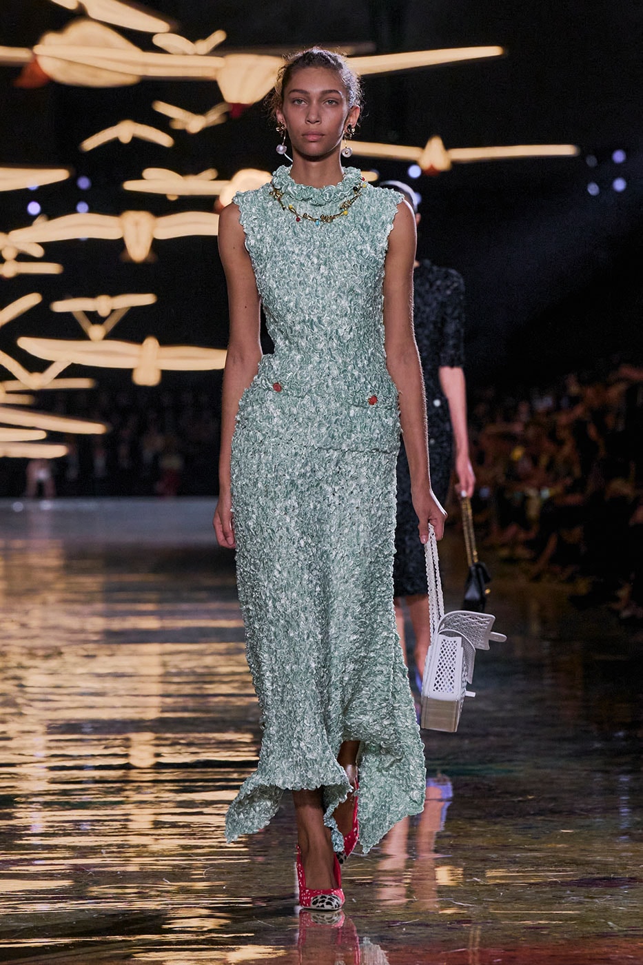 Matthieu Blazy Reimagines the Layered Legacies of Gabrielle Chanel for SS27 Nicole Kidman, Ayo Edebiri, Pedro Pascal, Kristen Wiig, Dua Lipa, and Alexa Demie britney spears gimme more flock of birds migration