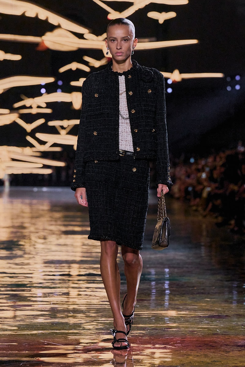 Matthieu Blazy Reimagines the Layered Legacies of Gabrielle Chanel for SS27 Nicole Kidman, Ayo Edebiri, Pedro Pascal, Kristen Wiig, Dua Lipa, and Alexa Demie britney spears gimme more flock of birds migration