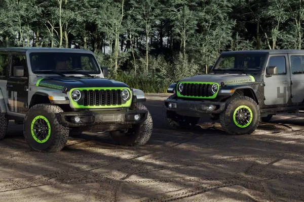 2027 Jeep Wrangler Switchback featuring Sting-Gray bodywork with Gloss Black doors