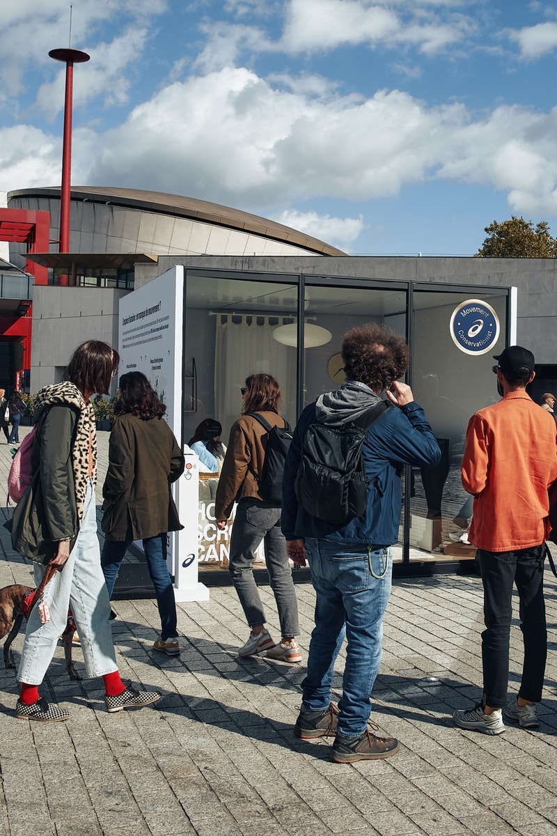 asics pop up paris homo scrollus canapus diorama human species movement mind mental health la villette installation doom scrolling screens 