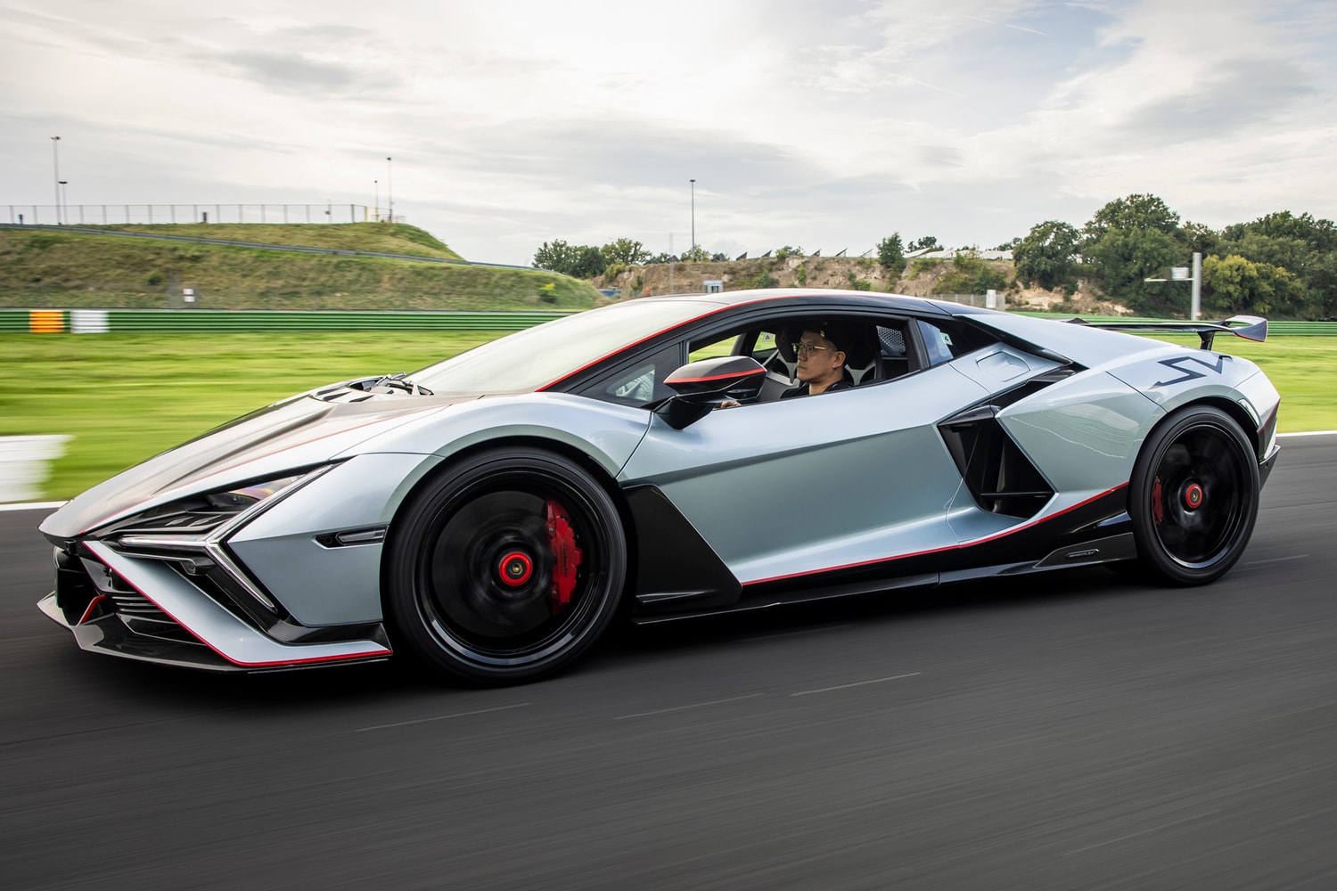 Lamborghini Revuelto SV Is the Smartest Hardcore Track Car