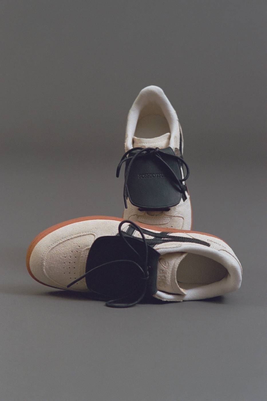 SOSHIOTSUKI ASICS SKYHAND OG Oatmeal/Black 1203A452-250 Collaboration Release Info 