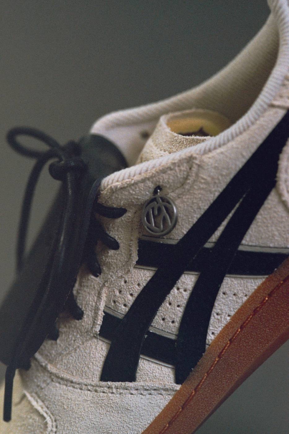 SOSHIOTSUKI ASICS SKYHAND OG Oatmeal/Black 1203A452-250 Collaboration Release Info 