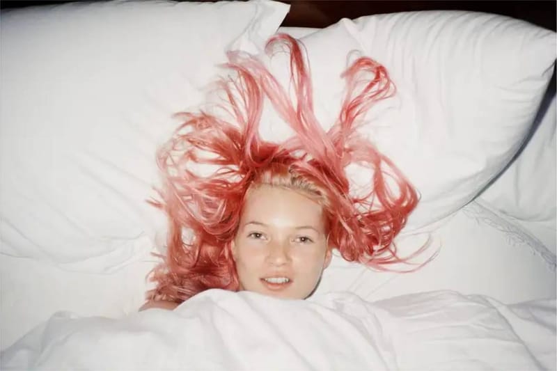 "The 90s: Art and Fashion" Exhibition Opens, Looking Back at the Frenzy of 1990s British Culture