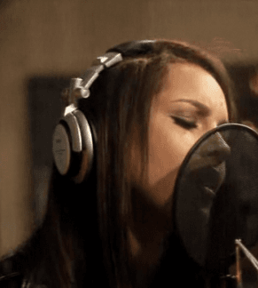 Alicia Keys featuring Eve – Speechless 