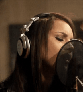 Alicia Keys featuring Eve – Speechless