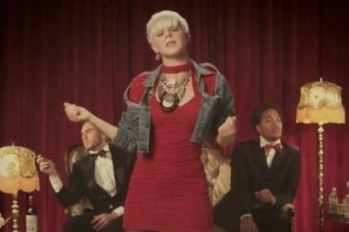 Savage Skulls & Douster featuring Robyn - Bad Gal