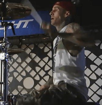 Travis Barker featuring Game & Swizz Beatz – Can a Drummer Get Some (Jimmy Kimmel Live)