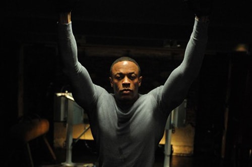 Dr. Dre featuring Swizz Beatz - Chillin