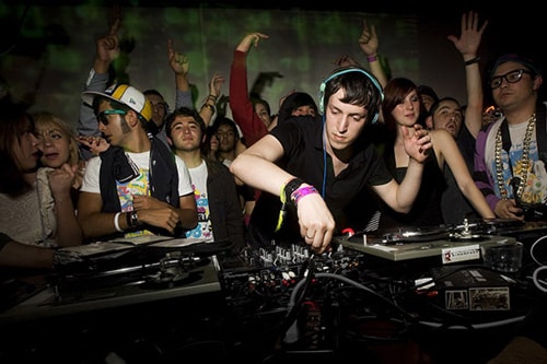 SebastiAn - Embody (DJ Premier 95 Break Remix)