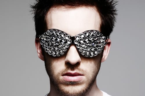 Calvin Harris featuring Kelis - Bounce