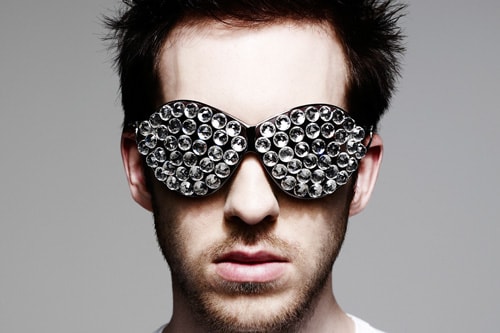 Calvin Harris featuring Kelis - Bounce