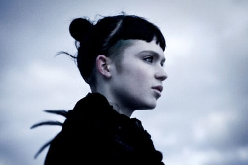 Majical Cloudz featuring Grimes - Dream World