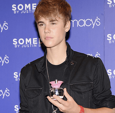 Justin Bieber "attacked" outside of Macy's in NYC