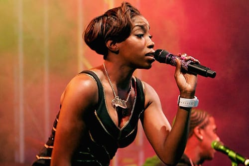 Estelle featuring  Swizz Beatz, Jadakiss & Busta Rhymes – Break My Heart (Remix) 