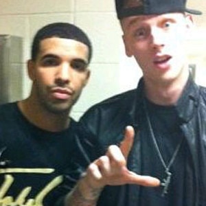 Drake brings out Machine Gun Kelly in Cleveland