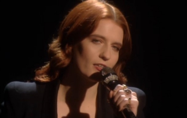 Florence + the Machine cover Annie Lennox, Amy Winehouse at 'VH1 Divas'