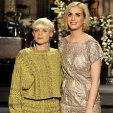 Robyn performs two tracks on 'Saturday Night Live'