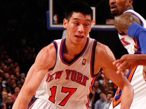 Jimmy Fallon channels Eddie Vedder, sings "Jeremy (Lin)"