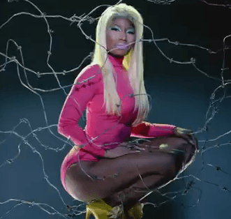 Nicki Minaj featuring 2 Chainz - Beez In The Trap 