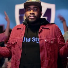 ShowYouSuck featuring Auggie The 9th - Hunter Hearst Helmsley (HomiesHelpHomies)