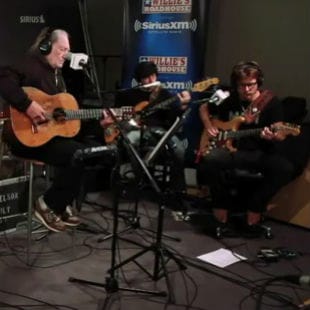 Willie Nelson covers Pearl Jam's "Just Breathe" 