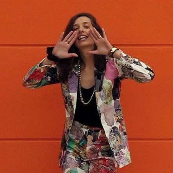 D E N A - Cash, Diamond Rings, Swimming Pools