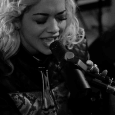 Rita Ora – Roc The Life & R.I.P. (Acoustic Performance)