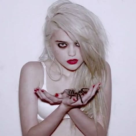 Sky Ferreira - Red Lips 